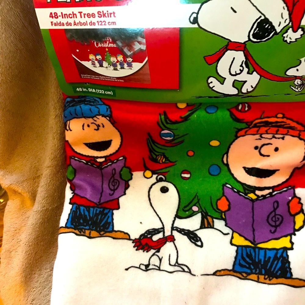 Peanuts and Snoopy Christmas Tree skirt!